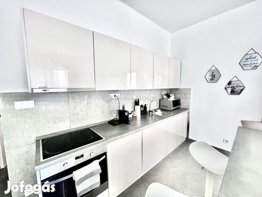 Pécsi 54 nm-es lakás eladó