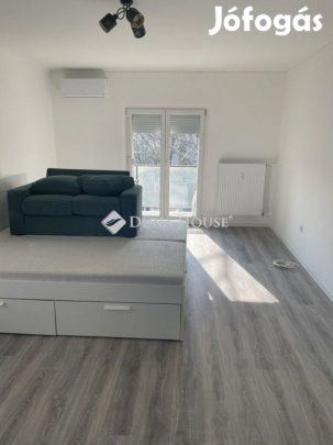 Pécsi 54 nm-es lakás eladó