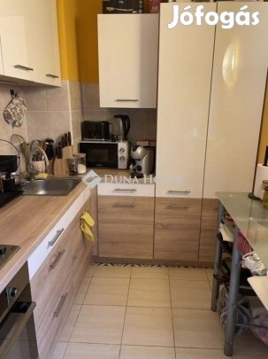 Pécsi 54 nm-es lakás eladó