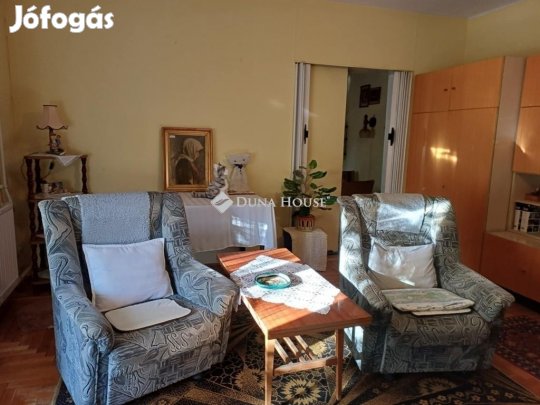 Pécsi 55 nm-es lakás eladó