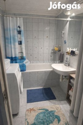 Pécsi 57 nm-es lakás eladó