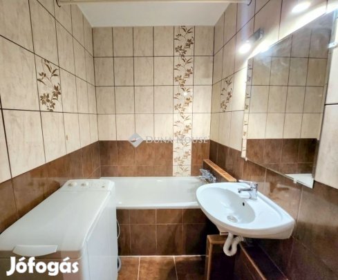 Pécsi 57 nm-es lakás eladó