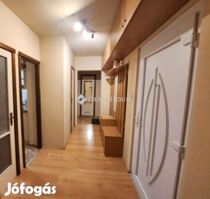Pécsi 57 nm-es lakás eladó