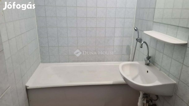 Pécsi 57 nm-es lakás kiadó