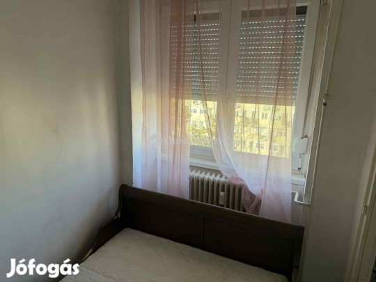 Pécsi 60 nm-es lakás eladó