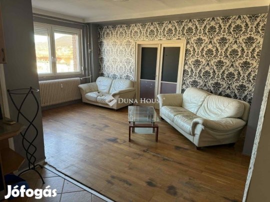 Pécsi 60 nm-es lakás eladó
