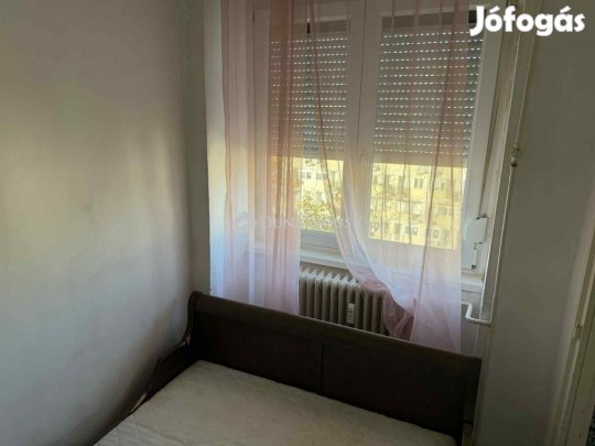 Pécsi 60 nm-es lakás eladó
