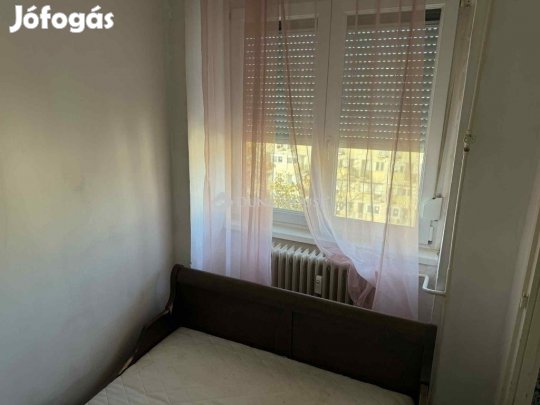 Pécsi 60 nm-es lakás eladó
