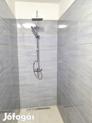 Pécsi 62 nm-es lakás kiadó