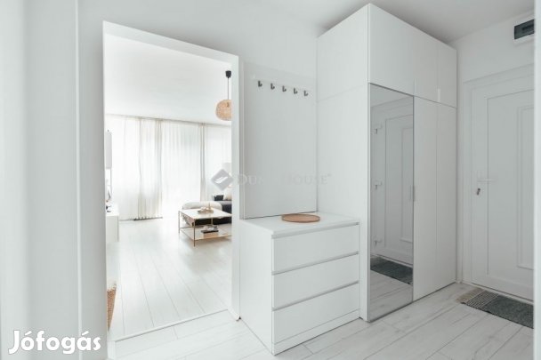 Pécsi 63 nm-es lakás eladó