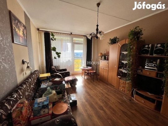 Pécsi 63 nm-es lakás eladó