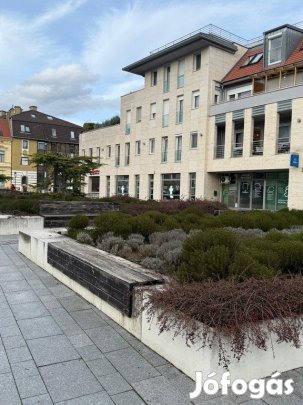 Pécsi 64 nm-es lakás eladó