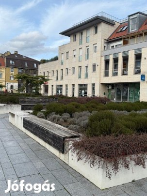 Pécsi 64 nm-es lakás eladó