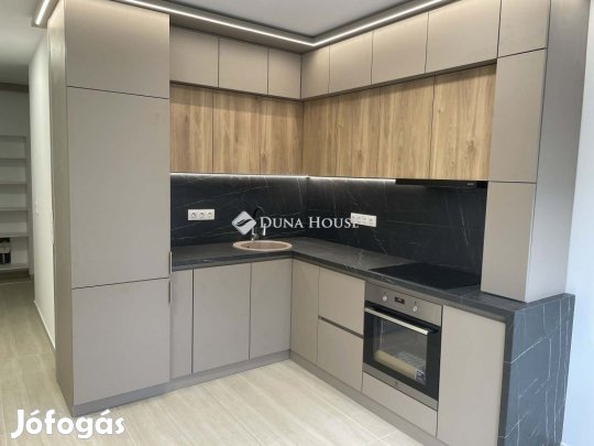 Pécsi 64 nm-es lakás eladó