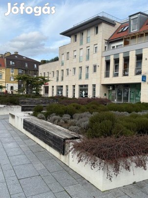 Pécsi 64 nm-es lakás eladó