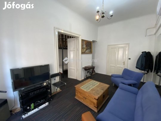 Pécsi 65 nm-es lakás eladó
