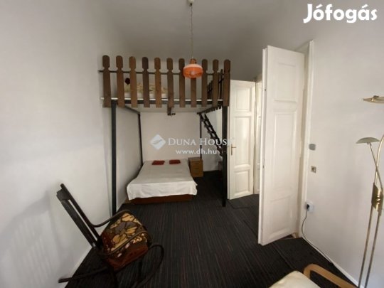 Pécsi 65 nm-es lakás eladó
