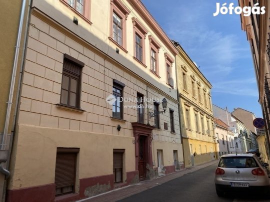 Pécsi 65 nm-es lakás eladó