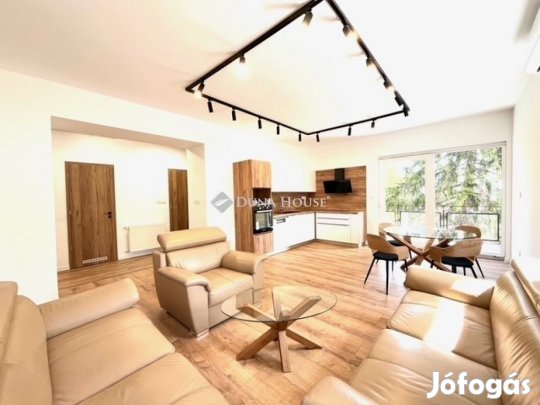 Pécsi 67 nm-es lakás eladó