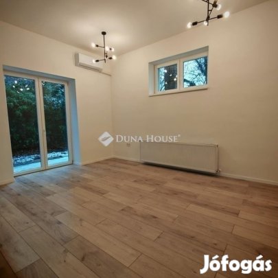 Pécsi 70 nm-es lakás eladó