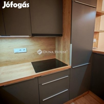 Pécsi 70 nm-es lakás eladó