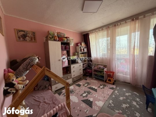 Pécsi 73 nm-es lakás eladó