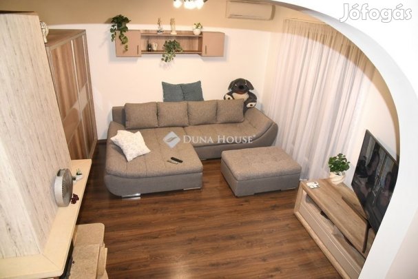 Pécsi 73 nm-es lakás eladó