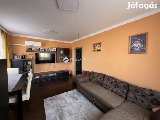 Pécsi 73 nm-es lakás eladó
