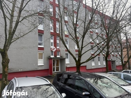 Pécsi 74 nm-es lakás eladó