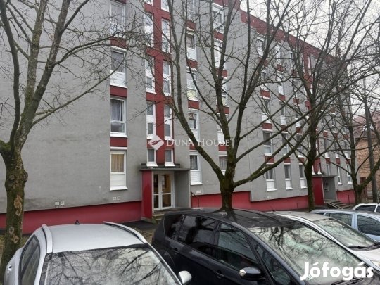 Pécsi 74 nm-es lakás eladó