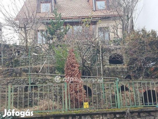 Pécsi 80 nm-es ház eladó