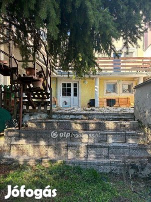 Pécsi 83 nm-es ház eladó