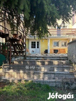 Pécsi 83 nm-es ház eladó