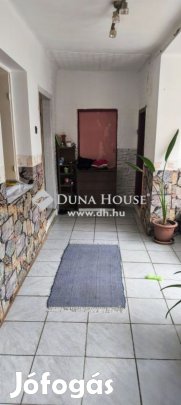 Pécsi 86 nm-es ház eladó