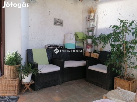 Pécsi 90 nm-es ház eladó