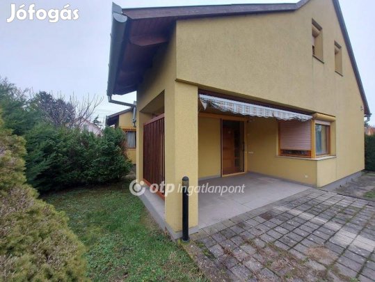 Pécsi 94 nm-es ház eladó