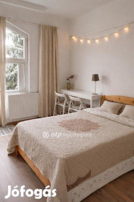 Pécsi 98 nm-es lakás eladó