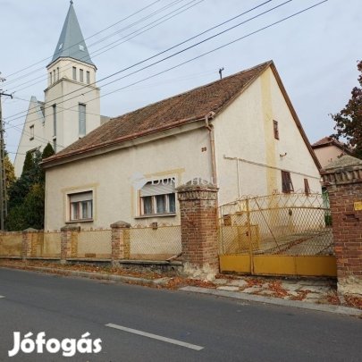 Pécsi eladó 100 nm-es ház