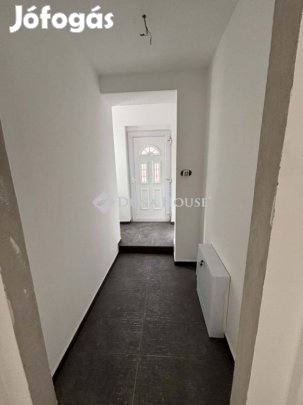 Pécsi eladó 104 nm-es lakás