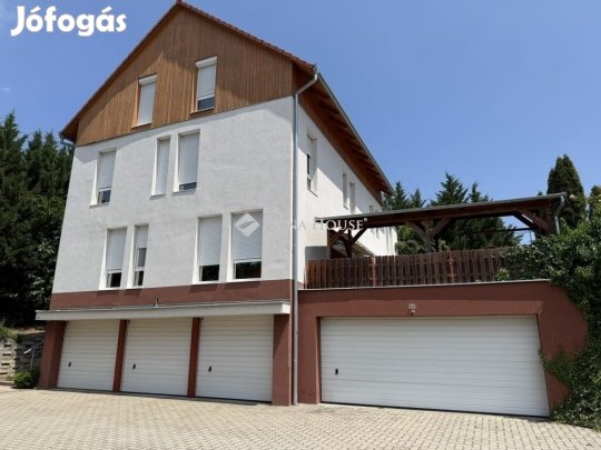 Pécsi eladó 105 nm-es lakás