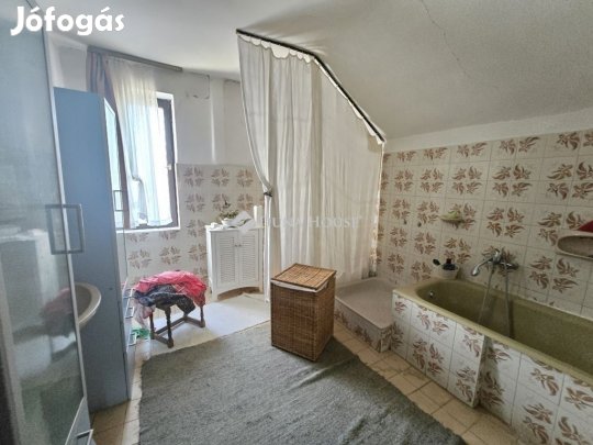 Pécsi eladó 120 nm-es ház