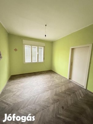 Pécsi eladó 128 nm-es ház