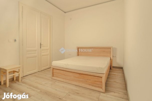Pécsi eladó 138 nm-es lakás
