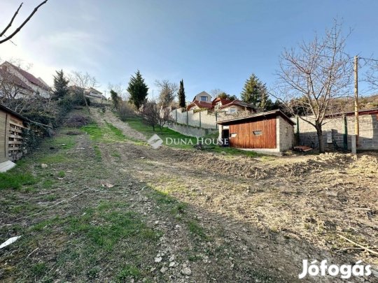 Pécsi eladó 1609 nm-es telek