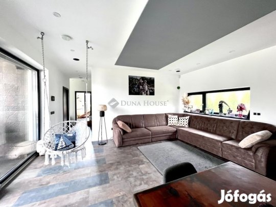 Pécsi eladó 160 nm-es ház