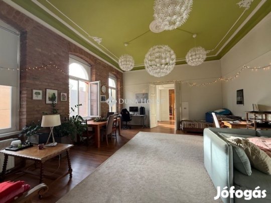 Pécsi eladó 162 nm-es lakás