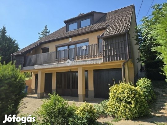 Pécsi eladó 165 nm-es ház