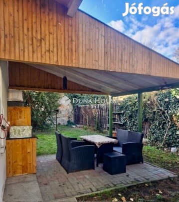 Pécsi eladó 179 nm-es ház