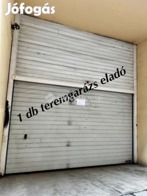 Pécsi eladó 17 nm-es garázs