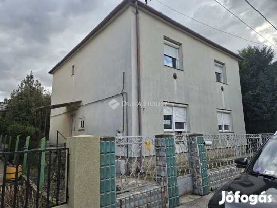 Pécsi eladó 180 nm-es ház